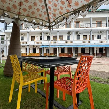 Vasant Vihar Resort Kevadia Eksteriør bilde